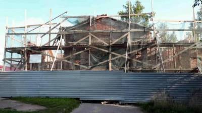 КГИОП обвинил арендатора Александровских ворот в разрушении памятника - piter.tv - Санкт-Петербург