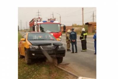 Таксист в Пскове въехал в столб и умер по дороге в больницу - mk-pskov.ru - Псков