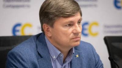 Артур Герасимов - Надо немедленно созвать сессию парламента из-за расхищения коронавирусного фонда, а от НАБУ провести расследование злоупотреблений, - Герасимов - ru.espreso.tv - Украина