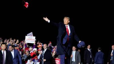 Дональд Трамп - Майк Пенс - Мелания Трамп - У Трампа появились легкие симптомы коронавируса - vesty.co.il - США - New York