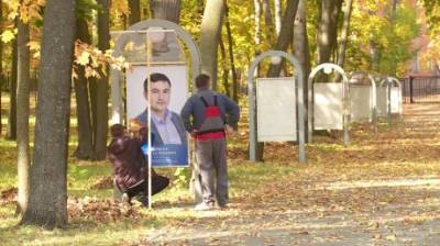 В Учительском сквере приступили к смене портретов педагогов - penzainform.ru - Пензенская обл.