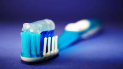 Дополнительная чистка зубов способствует защите от коронавируса - live24.ru - Англия