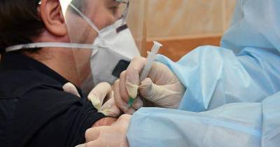 Производитель "Спутника V": массовую вакцинацию могут начать в ноябре - ren.tv - Россия