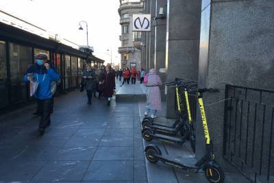 В Петербурге спрос на электросамокаты вырос в несколько раз, но паркуются горожане часто в запрещенных местах - abnews.ru - Москва - Санкт-Петербург