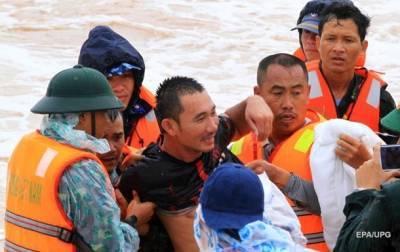 Вьетнам пострадал от наводнения. Фоторепортаж - korrespondent.net - Вьетнам