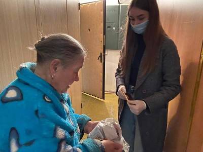 Команда Волонтерского центра доставила смоленским пенсионерам медикаменты - rabochy-put.ru - Россия