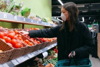 Покупка продуктов в разгар пандемии - versia.ru
