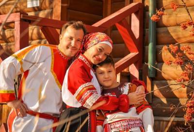 Фото: гатчинские женщины, станок и луговые травы заработали "бронзу" фотографу из Петербурга - online47.ru - Россия - Санкт-Петербург - респ. Алтай - Омская обл.