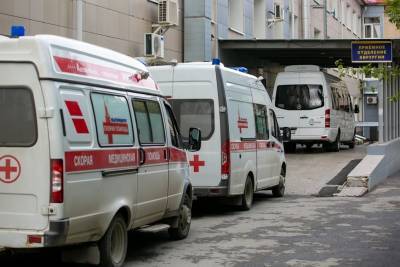 Медики Улан-Удэ объяснили, что не могут брать мазок на COVID-19 у всех контактных лиц - znak.com - Россия - Улан-Удэ