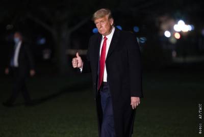 Дональд Трамп - NYT указала на наличие счета в КНР у Трампа - interfax.ru - Китай - США - New York - Англия - Ирландия