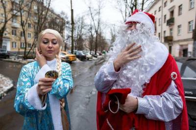 Опрос: почти четверть россиян планируют снизить расходы на новогодний стол - live24.ru - Москва - округ Южный