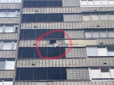 На Печерске в Киеве рухнувший фрагмент балкона повредил авто - golos.ua - Украина - Киев - Печерск