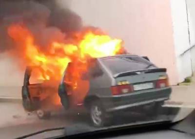 В МЧС рассказали, как правильно тушить горящий автомобиль - m24.ru