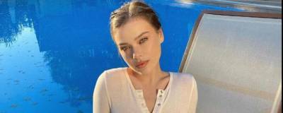 Елена Темникова - Елена Темникова залезла в шубе в бассейн - runews24.ru