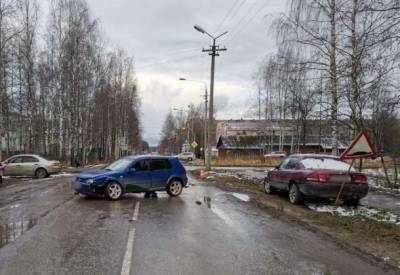 В Сосногорске иномарка опрокинулась на бок после удара о другую машину - bnkomi.ru - респ. Коми - Сосногорск