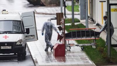 Рекордное число пациентов с COVID-19 скончались в России за сутки - gazeta.ru - Россия