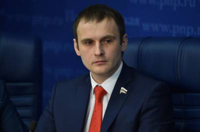 Сергей Леонов - Сенатор Леонов: опекуны в России не могут получить ежемесячную выплату на детей - pnp.ru - Россия