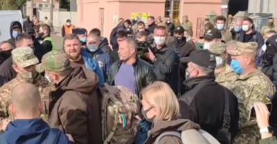Давид Арахамия - Ветераны АТО подстерегли Арахамию, который предложил сократить армию: "Как тебе пришла в голову..." - politeka.net - Украина - Константиновка