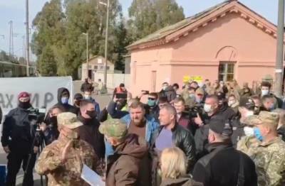 Давид Арахамия - Взяли в кольцо: Как Нацкорпус встретил "Слуг народа" на Донбассе - news.bigmir.net - Донбасс
