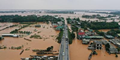 «Пять ночей мы спали в лодке». Из-за катастрофических наводнений во Вьетнаме 5 млн человек оказались в зоне бедствия — фоторепортаж - nv.ua - Вьетнам