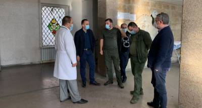 Арсен Торосян - Глава Минздрава Армении побывал в ряде медцентров, где лечат раненых солдат - ru.armeniasputnik.am - Армения