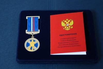 Школьницу наградят медалью Совфеда за помощь людям в упавшем с моста автобусе в Забайкалье - chita.ru - Забайкальский край - Сретенск