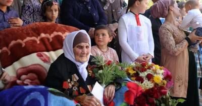 Военные поздравили таджикскую летчицу-ветерана с днем армейской авиации - dialog.tj - Башкирия - Таджикистан