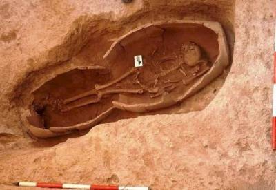 Археологи нашли в гигантском сосуде останки воина, убитого тысячи лет назад - facenews.ua - Иран - Tehran