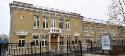 Ремонты на фасадах Музея Карельского фронта закончатся к 15 октября - stolicaonego.ru - Беломорск - республика Карелия