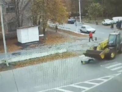 Женщину переехал трактор под Кропивницким, она встала и пошла. Видео - gordonua.com - Украина