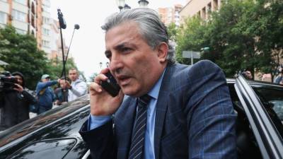 Михаил Ефремов - Эльман Пашаев - Отец облившего фекалиями Пашаева рассказал о пропаже сына — видео - 5-tv.ru