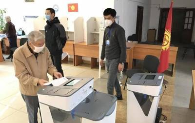 Сооронбая Жээнбеков - В Кыргызстане проходят парламентские выборы - korrespondent.net - Киргизия