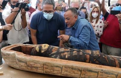 В Египте вскрыли саркофаг с мумией, захороненной 2500 лет назад - sharij.net - Египет
