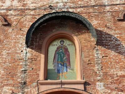 Мозаичную икону установили на башне Нижегородского кремля - vgoroden.ru - Нижний Новгород