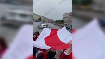 По петербургским рекам и каналам прошла акция солидарности с Минском - piter.tv - Санкт-Петербург - Белоруссия - Минск