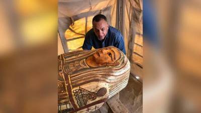 Халед Аль-Анани - Саркофаг с захороненной 2700 лет назад мумией вскрыли в Египте - piter.tv - Египет