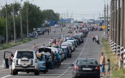 На Луганщине у пункта пропуска скопились тысячи людей - korrespondent.net - Луганская обл. - Донбасс