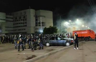 Протесты в Бишкеке: появились раненые среди демонстрантов и силовиков - sharij.net - Киргизия - Бишкек