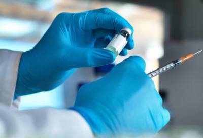 Олег Эргашев - В Петербурге медикам впервые сделали прививку от коронавируса - online47.ru - Санкт-Петербург