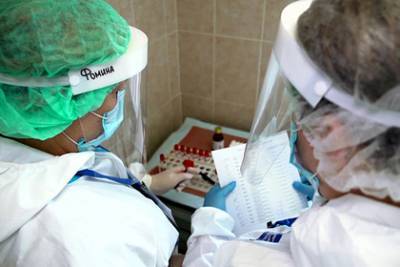 Названа группа людей с врожденной защитой от COVID-19 - lenta.ru