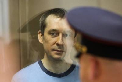 Дмитрий Захарченко - Суд выселил родственников экс-полковника Захарченко из трехкомнатной квартиры - mk.ru - Москва