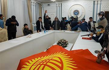 Курсан Асанов - Омурбек Суваналиев - В Кыргызстане объявили об аннулировании итогов парламентских выборов - charter97.org - Киргизия - Бишкек