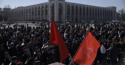 Жогорку Кенеша - Гражданские активисты Кыргызстана призывают к досрочным выборам президента - dialog.tj - Киргизия