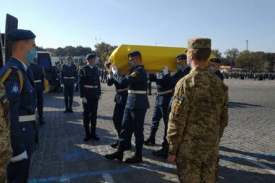 Владимир Зеленский - Крушение Ан-26: в Харькове прошла церемония прощания с погибшими курсантами и офицерами - newsone.ua - Харьков