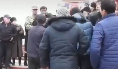Сооронбай Жээнбеков - На президента Киргизии напали при его выступлении в городе Ош - newizv.ru - Киргизия - Бишкек - Ош