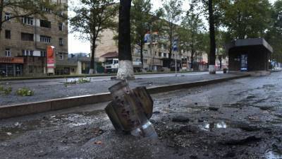 Денис Кулага - Видео очередной массированной атаки на Степанакерт - 5-tv.ru - Армения - Азербайджан - Степанакерт - Карабах