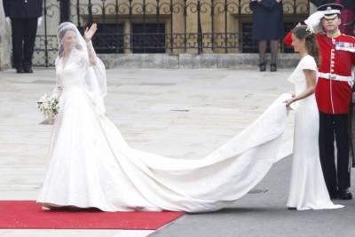 принц Уильям - Анджелина Джоли - Кейт Миддлтон - Alexander Macqueen - 7 самых шикарных и дорогих свадебных платьев, которые вы когда-либо видели - skuke.net - Брак