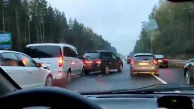 Питер Онлайн - Паровозик из 9 машин собрал пробку на Дороге Жизни - piter.tv - Санкт-Петербург - Всеволожск