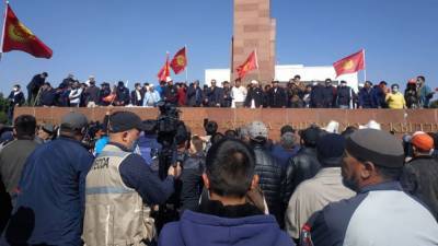 За два дня: в Бишкеке третий раз за 15 лет свергли власть - inform-ua.info - Киргизия - Бишкек