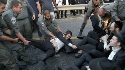 В Израиле идут столкновения ортодоксальных иудеев с полицией - anna-news.info - Израиль